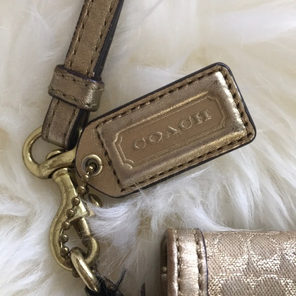 COACH wristlet clutch 💕 - Picture 2 of 4